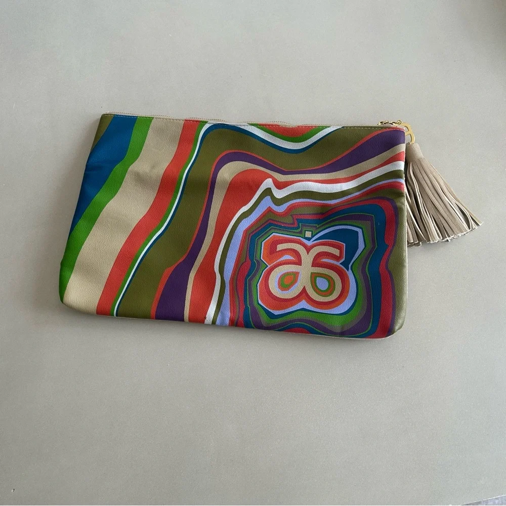 Arbonne Vibrant Retro Patterned Clutch with Tassel - Picture 4 of 9